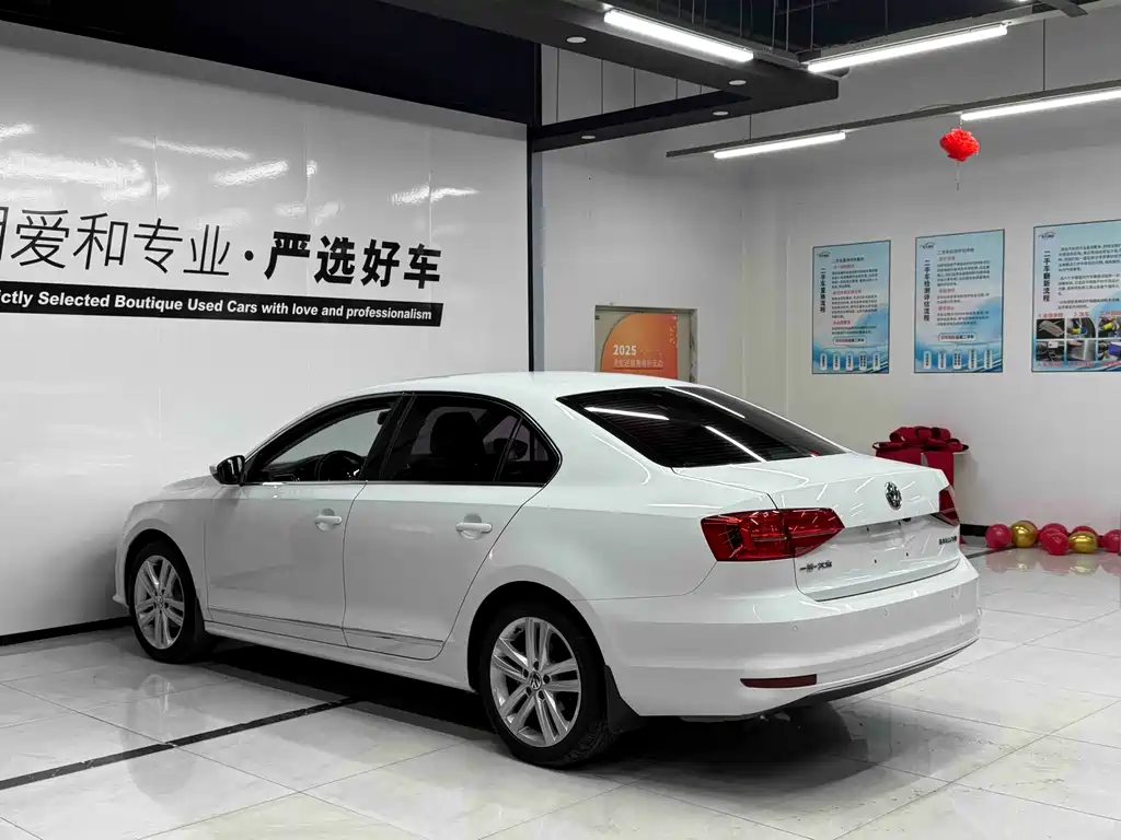 Volkswagen Sagitar 2016