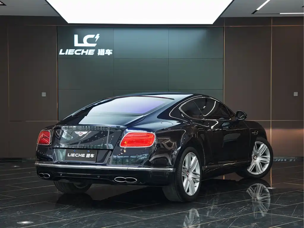Bentley Continental 2017 — фото 17