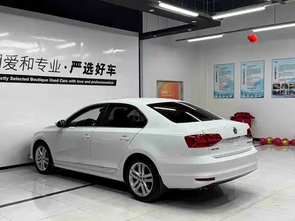 Volkswagen Sagitar 2016