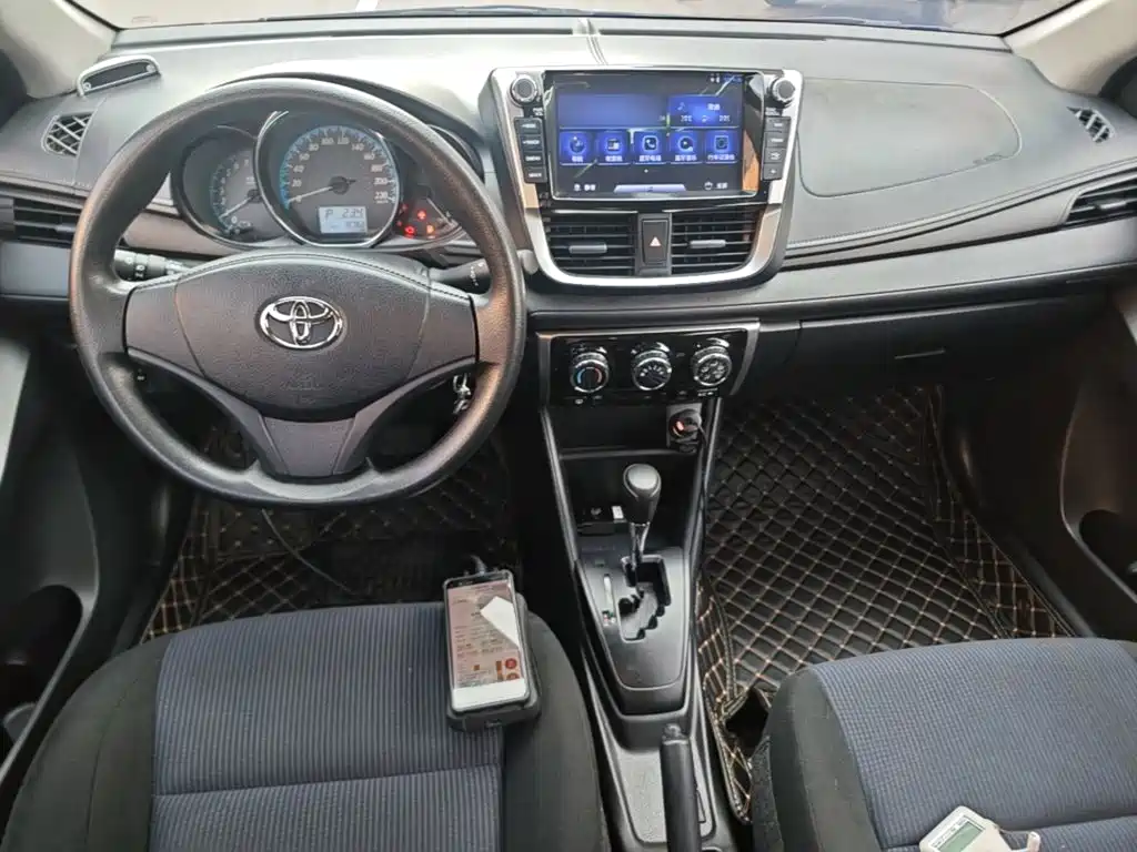Toyota Yaris L 2019 — фото 10