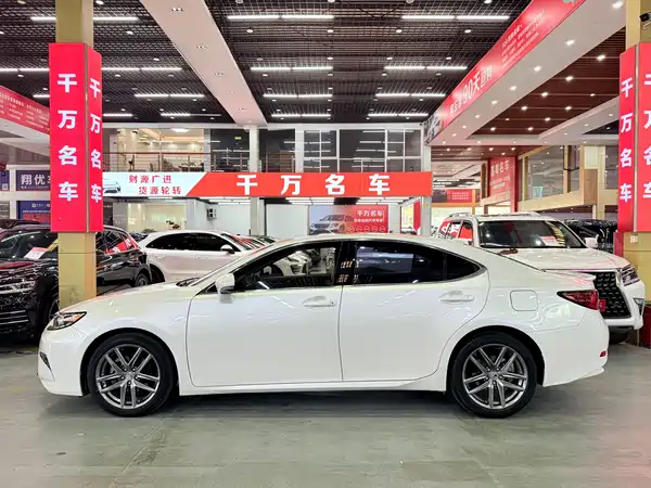 Lexus ES 2017