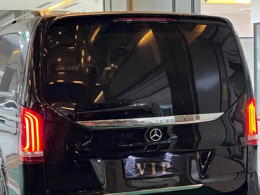 Mercedes-Benz V-Class 2018 — фото 13