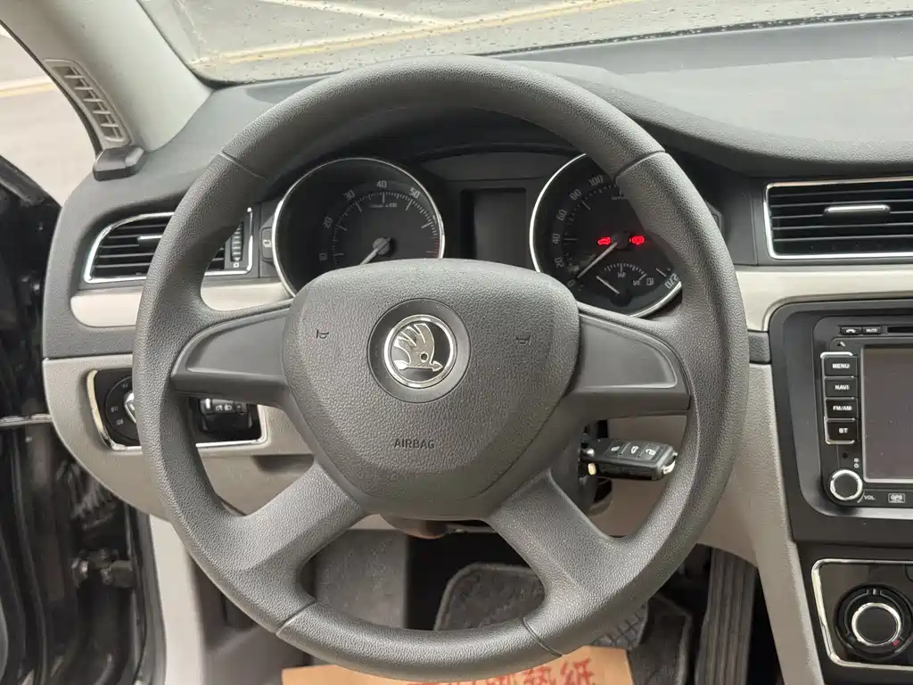 Skoda Superb 2013 — фото 23