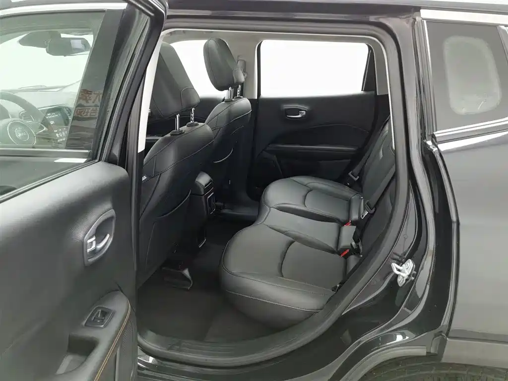 Jeep Compass 2020 — фото 15
