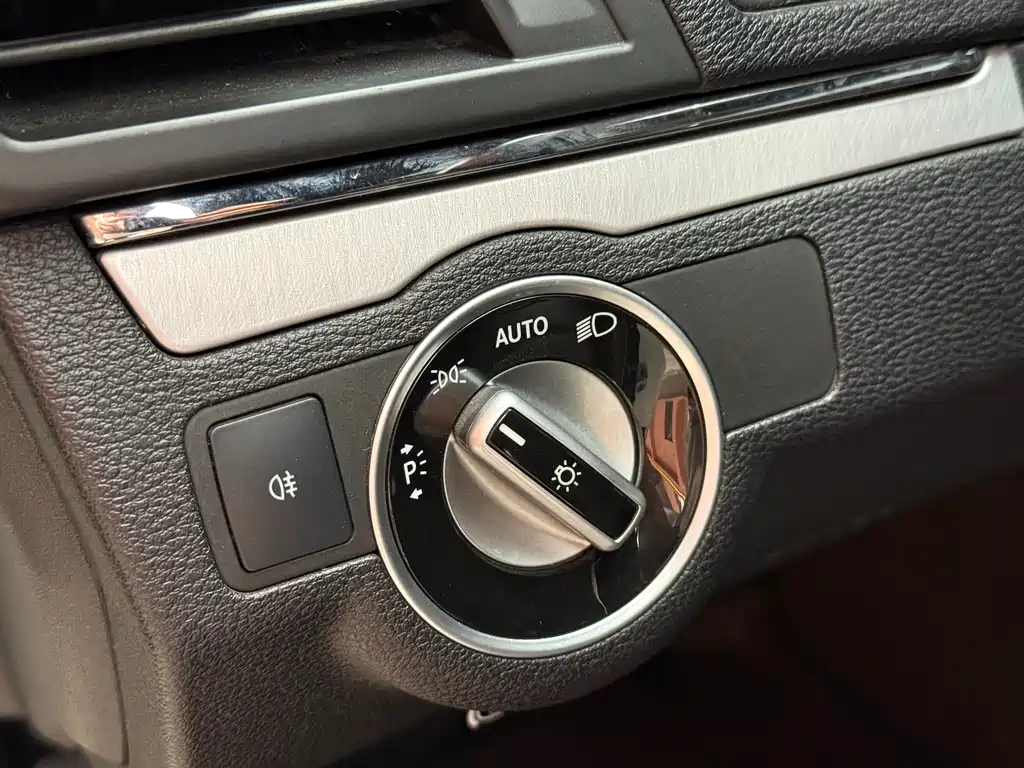 Mercedes-Benz E-Class 2012 — фото 10