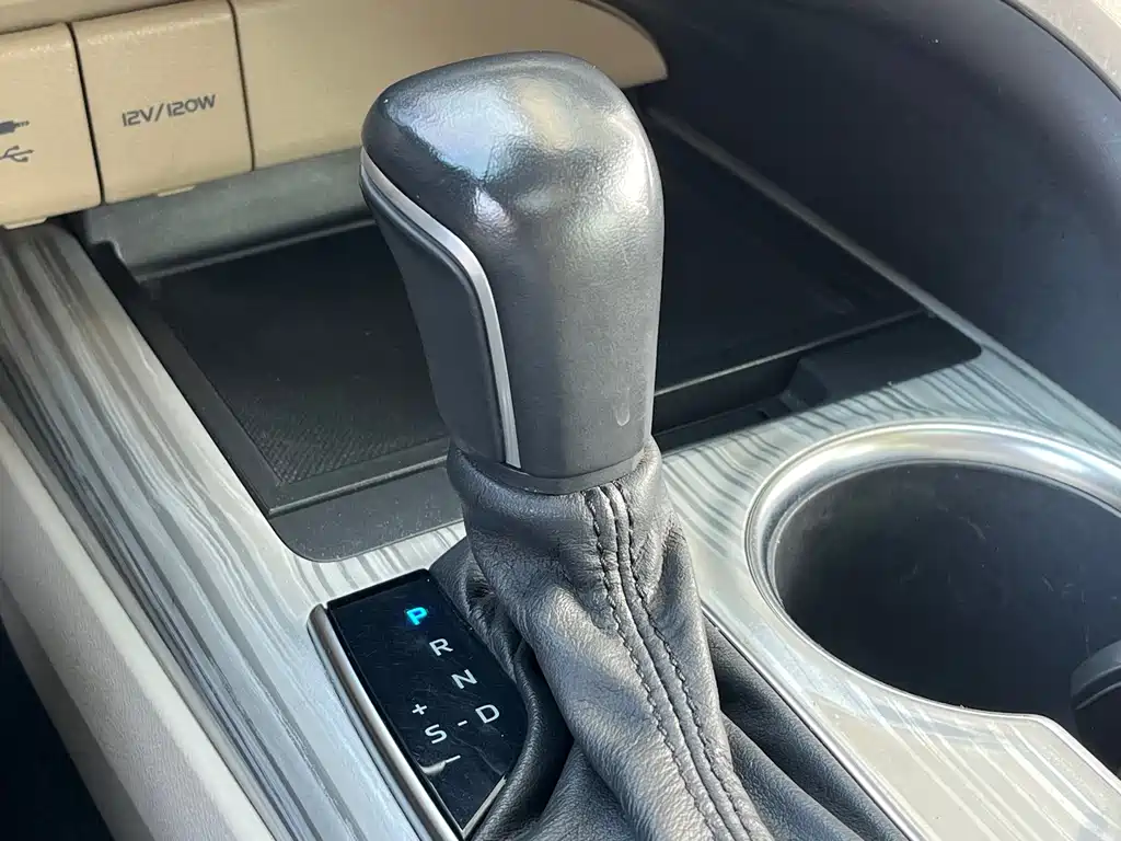 Toyota Camry 2019 — фото 17