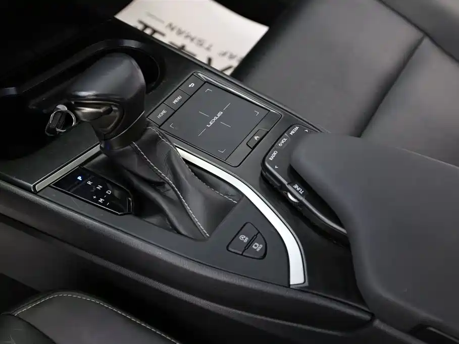 Lexus UX 2022 — фото 12