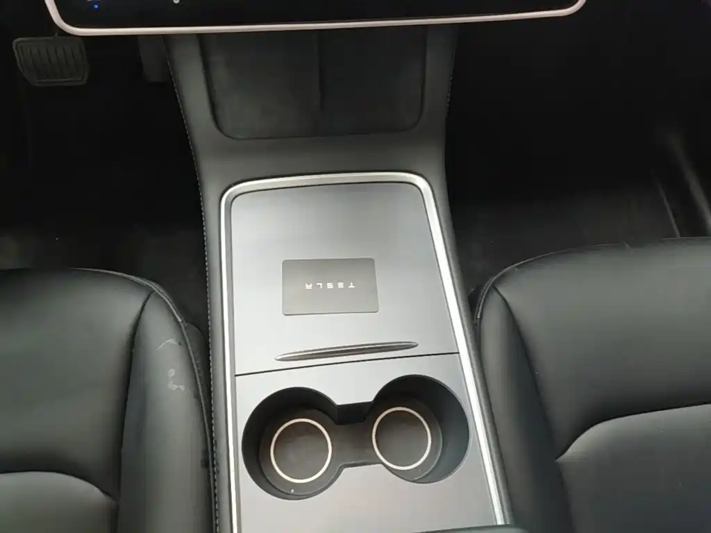 Tesla Model Y 2024 — фото 14
