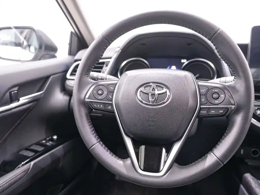 Toyota Camry 2024 — фото 18