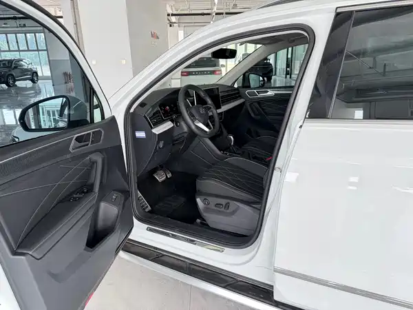 Volkswagen Tiguan L 2025