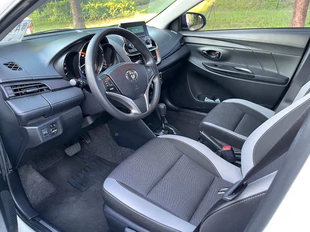 Toyota Yaris L 2022