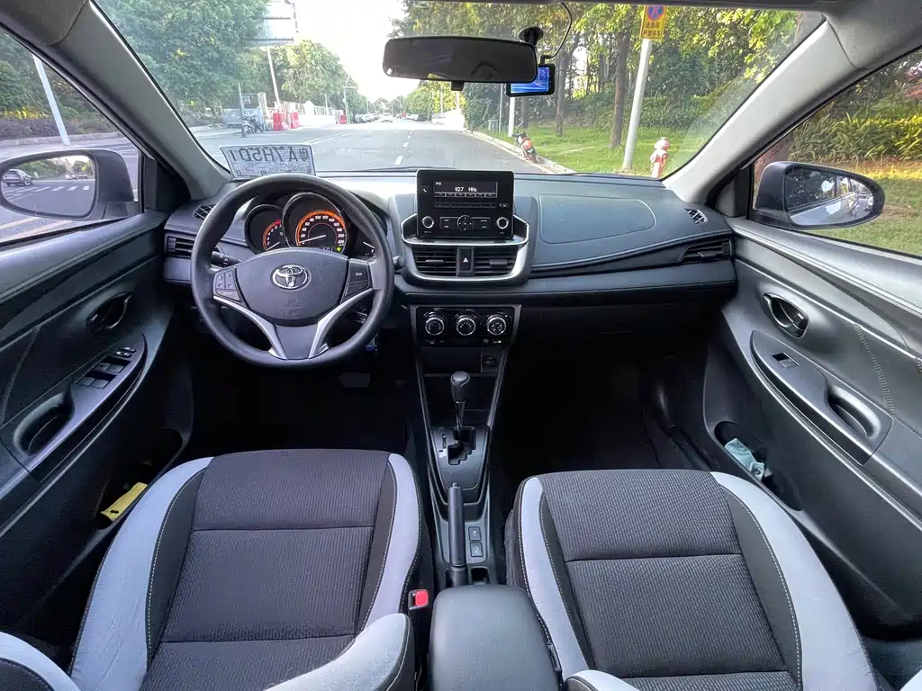Toyota Yaris L 2022 — фото 10
