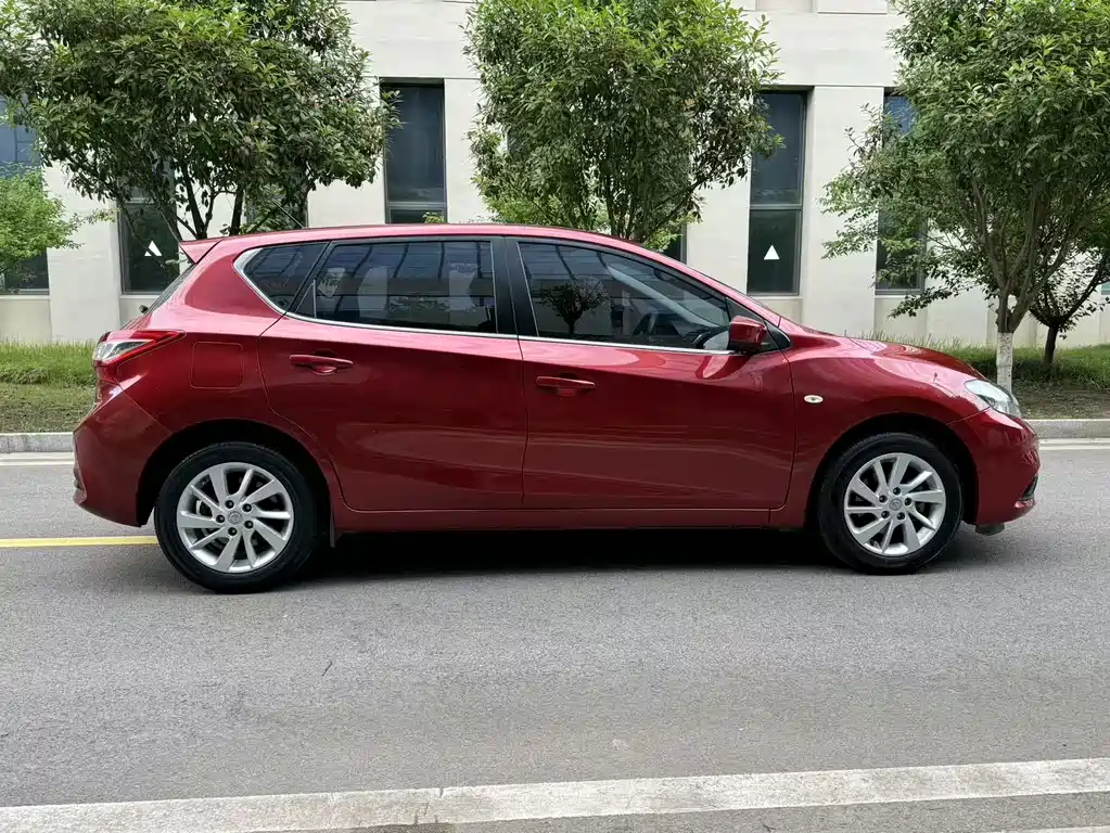 Nissan Tiida 2017 — фото 8