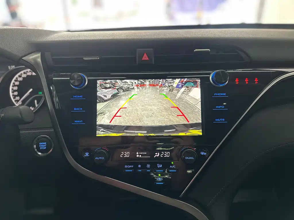 Toyota Camry 2020 — фото 15