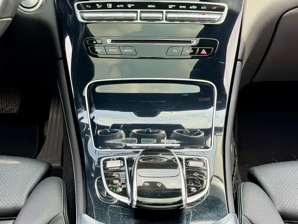 Mercedes-Benz GLC 2017 — фото 17