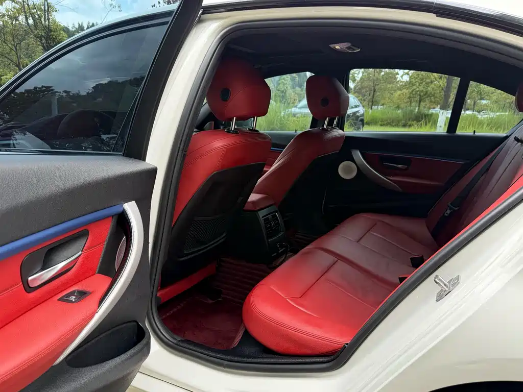 BMW 3 Series 2019 — фото 16