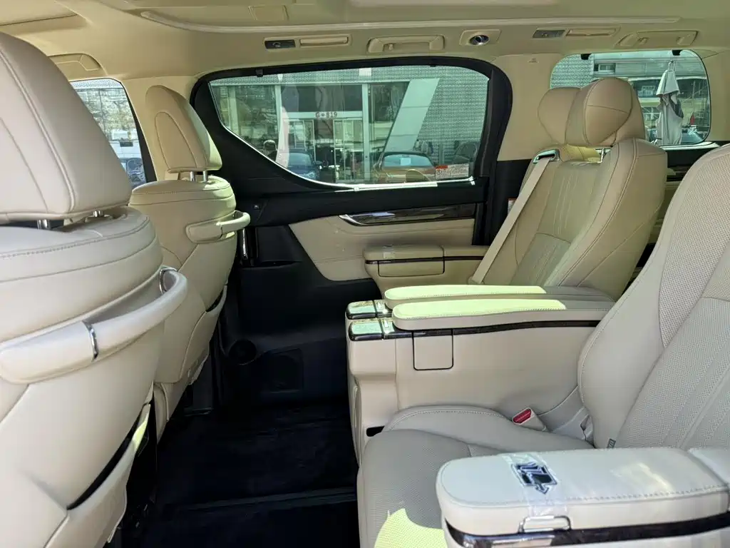 Toyota Vellfire 2020 — фото 13