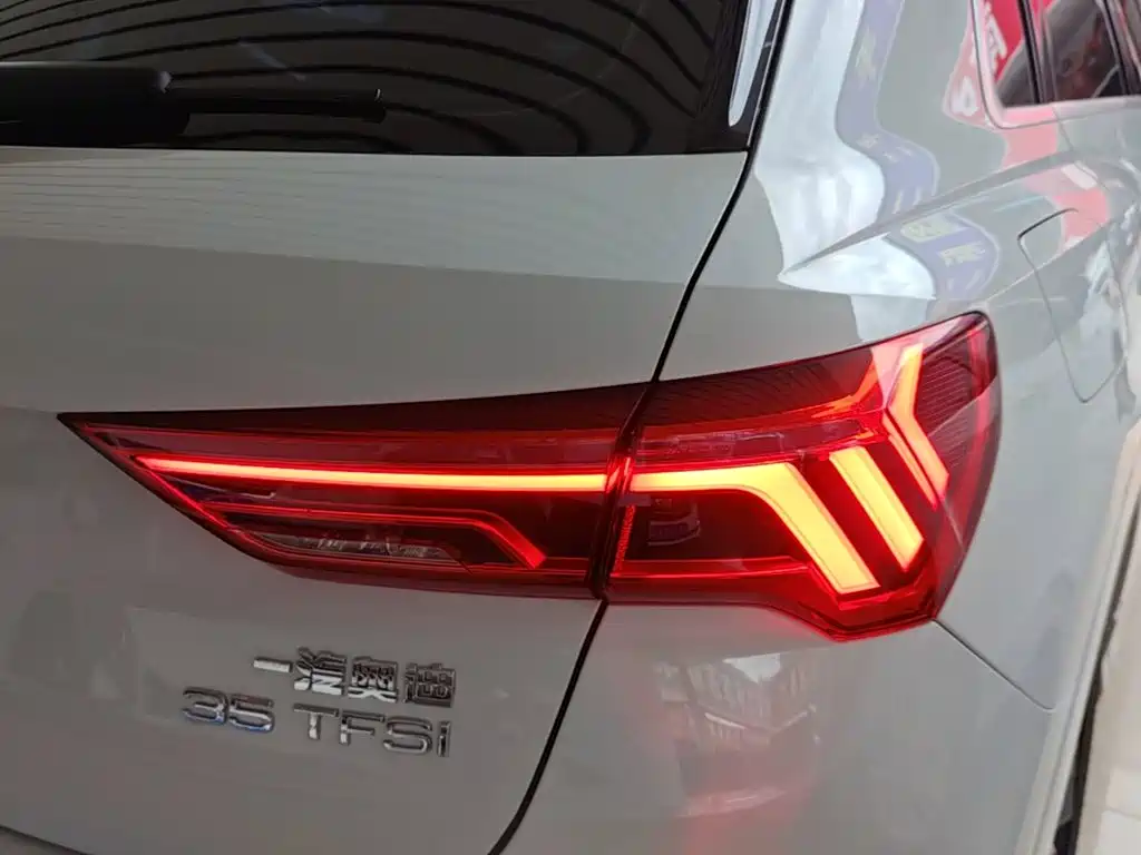 Audi Q3 2020 — фото 8