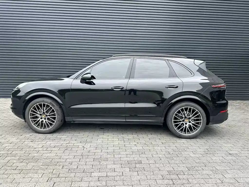 Porsche Cayenne 2023 — фото 3