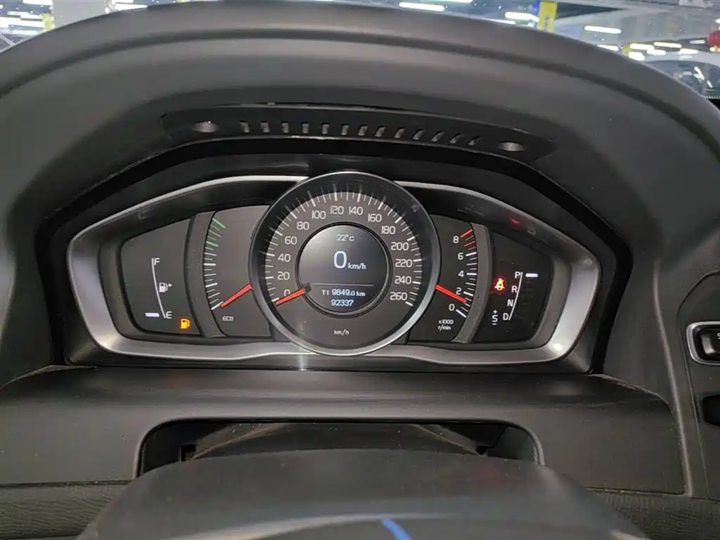 Volvo XC60 2017 — фото 12