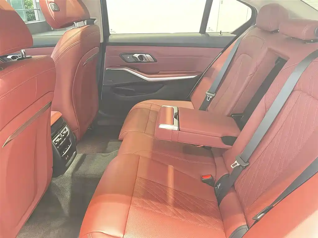 BMW 3 Series 2025 — фото 10