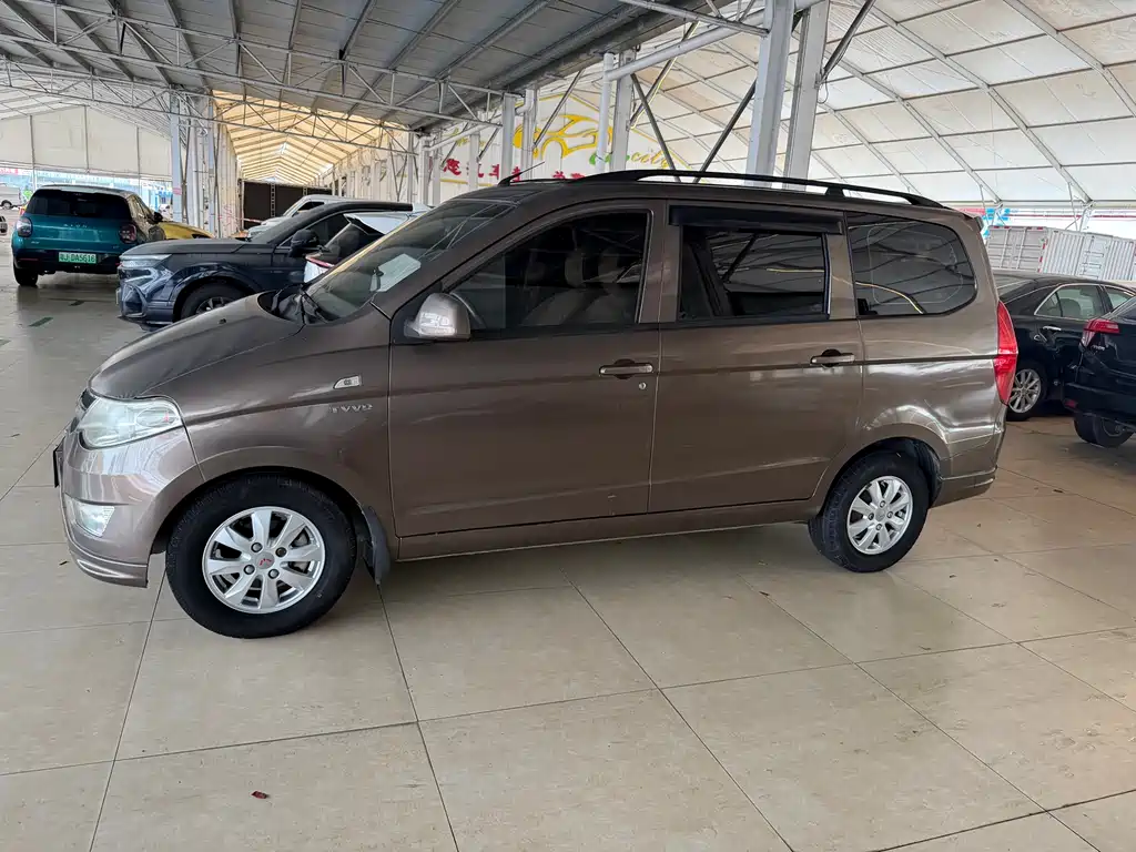 Wuling Hongguang 2015 — фото 5