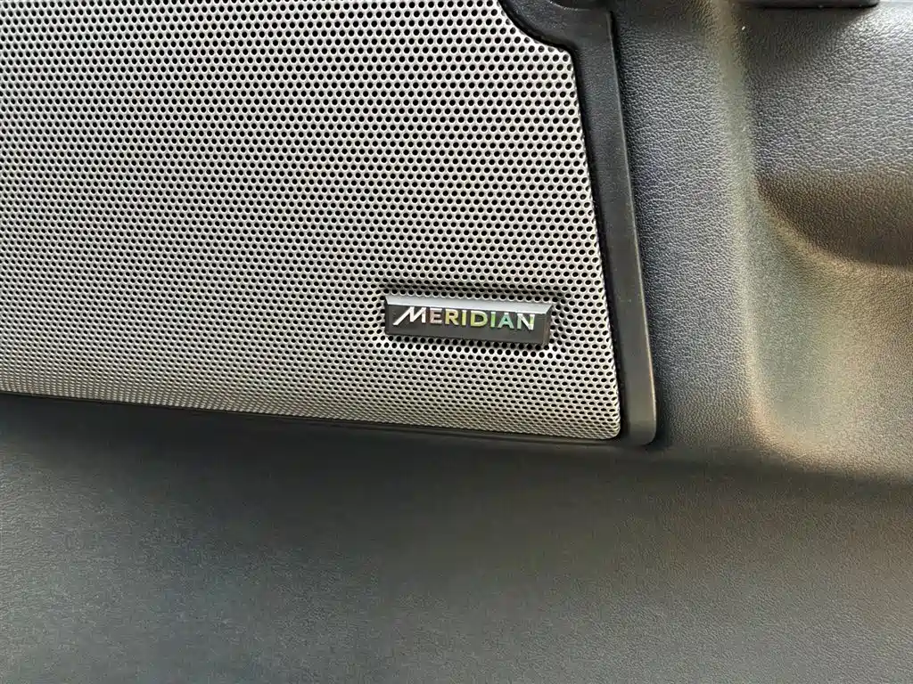 Land Rover Discovery 2016 — фото 11