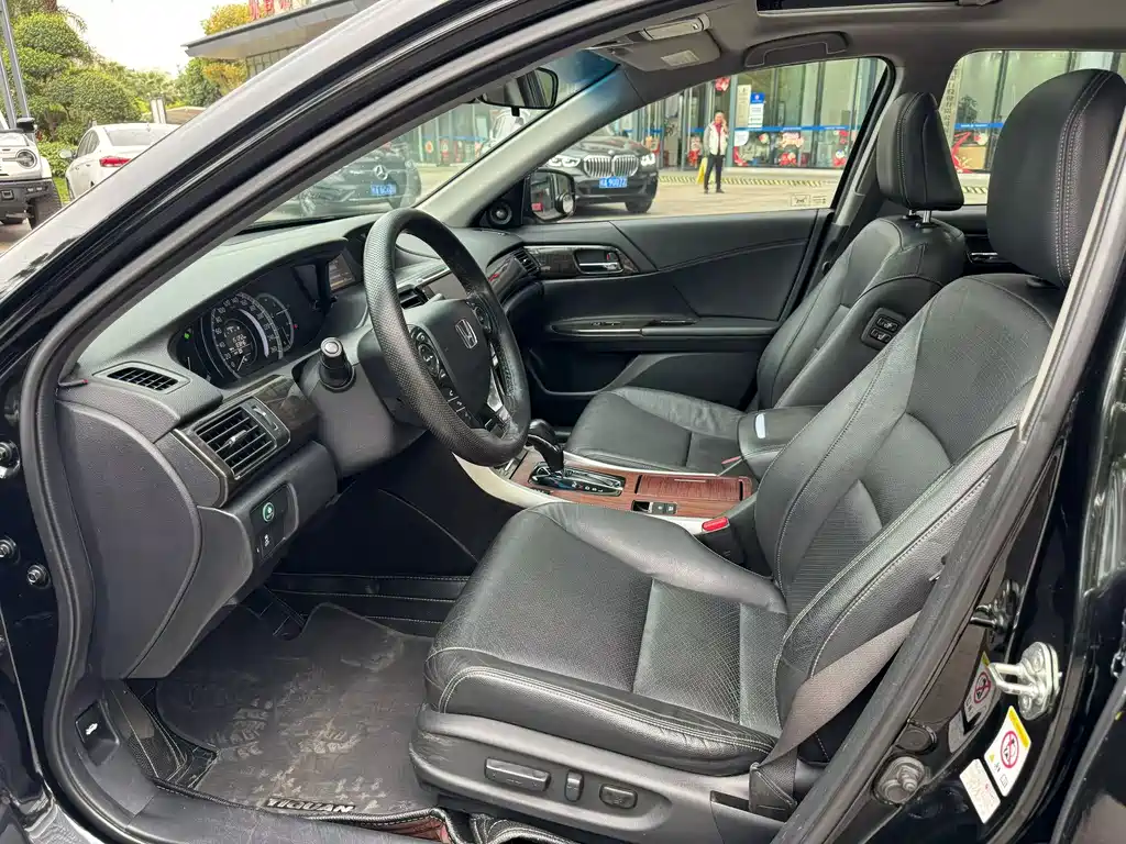 Honda Accord 2015 — фото 6