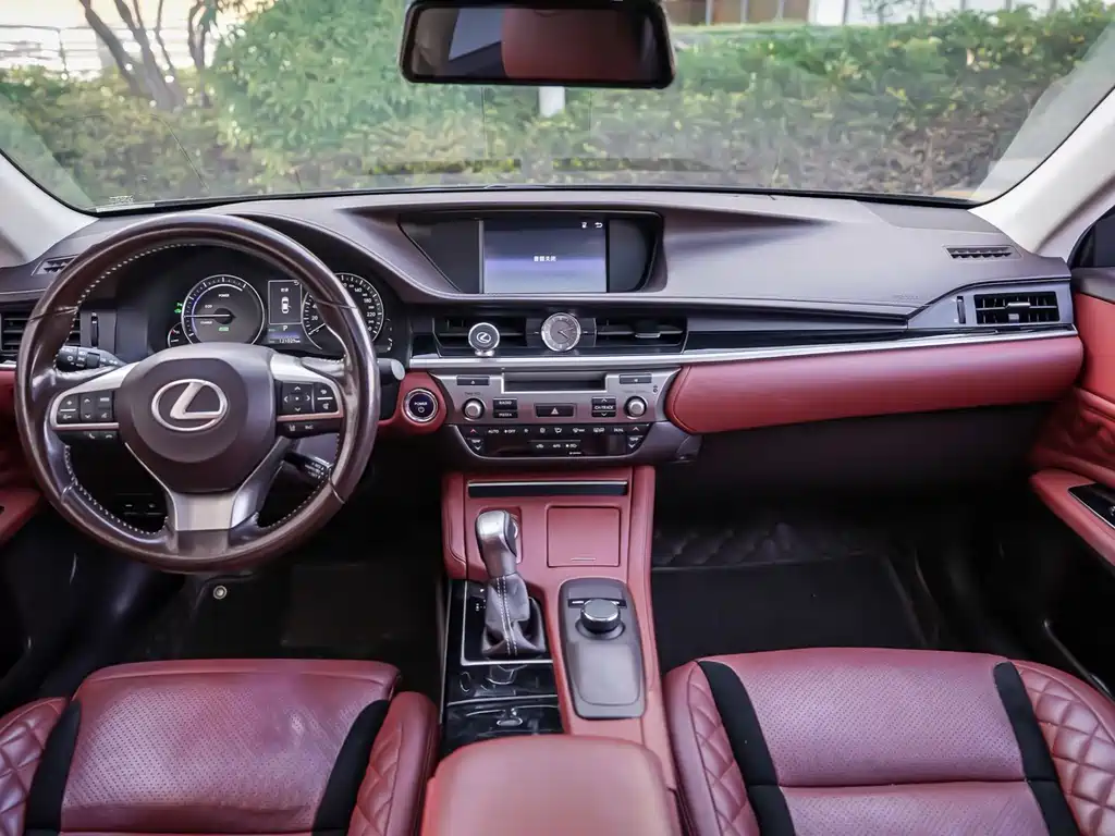 Lexus ES 2016 — фото 14