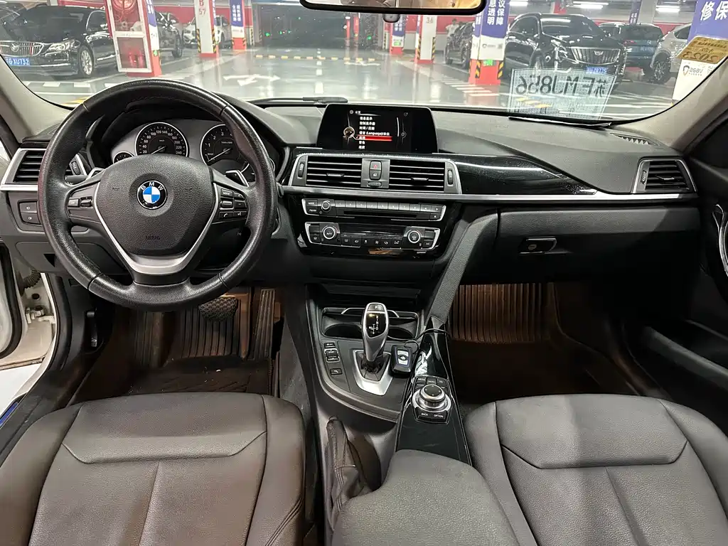 BMW 3 Series 2017 — фото 11