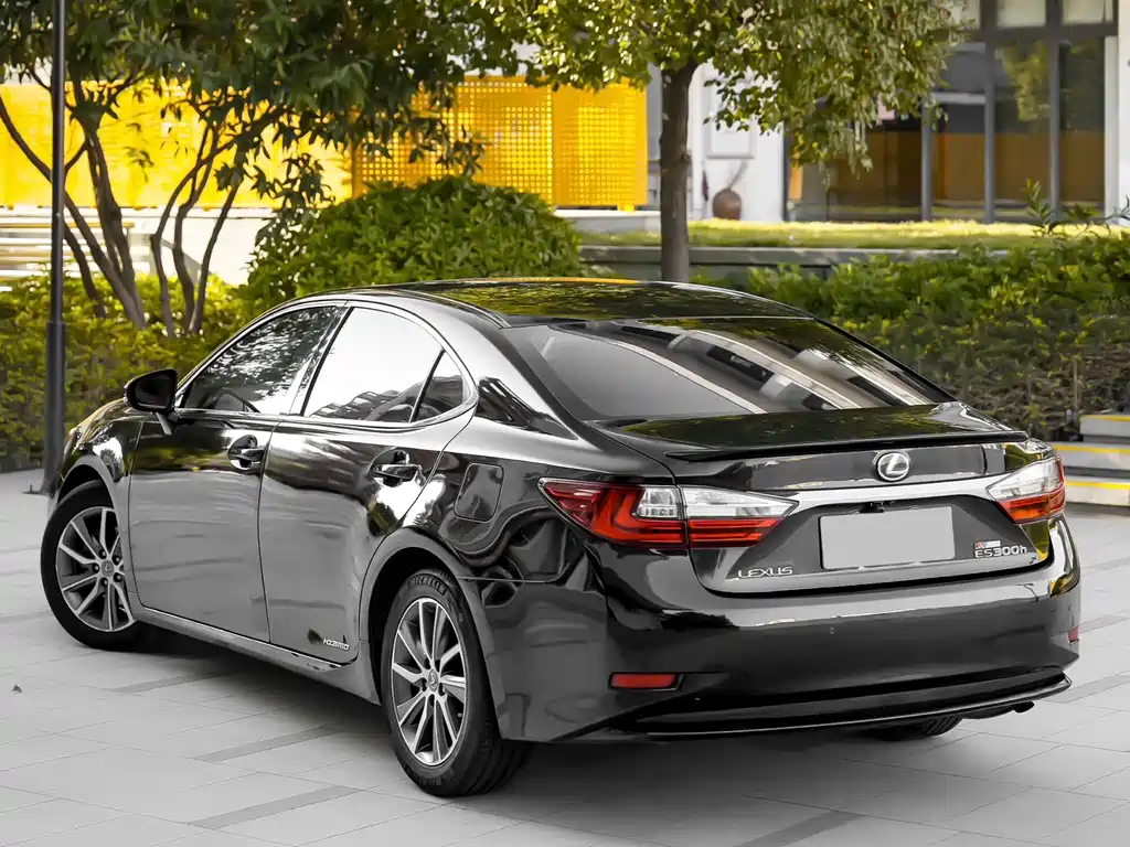 Lexus ES 2016 — фото 6