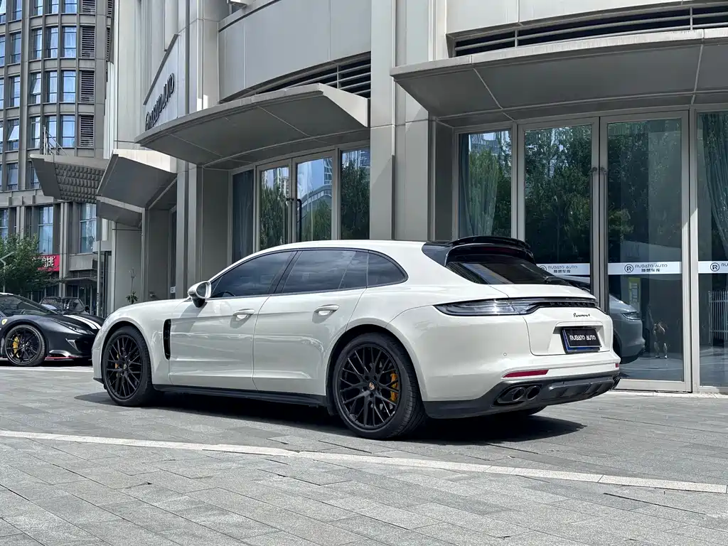 Porsche Panamera 2021
