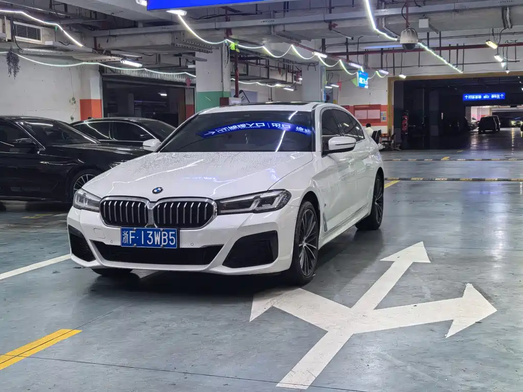 BMW 5 Series 2023 — фото 1