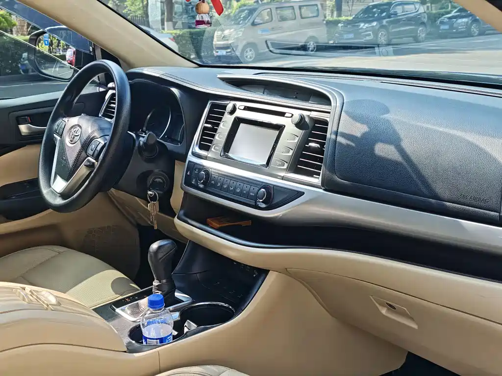 Toyota Highlander 2020 — фото 18
