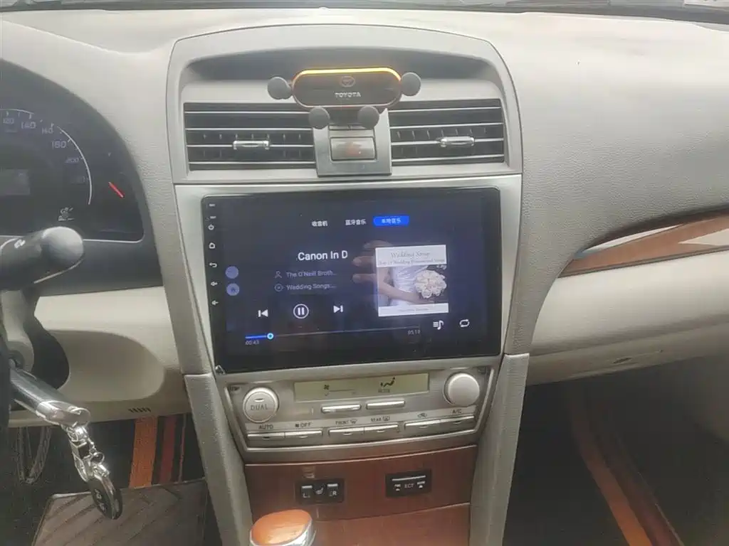 Toyota Camry 2015 — фото 13