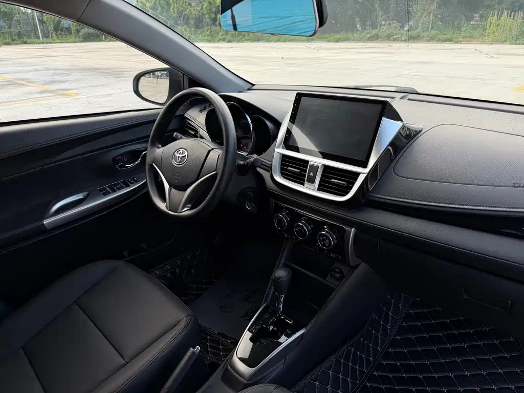 Toyota Yaris L 2017 — фото 11