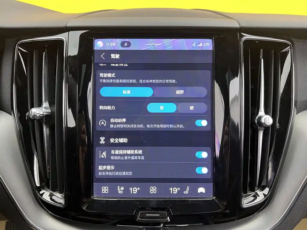 Volvo XC60 2022 — фото 13