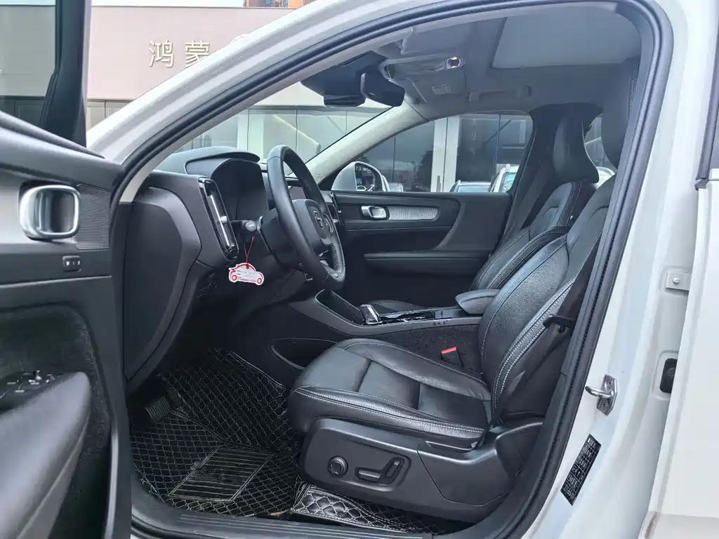 Volvo XC40 2021 — фото 4