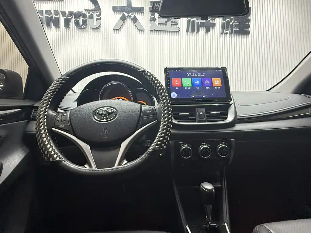Toyota Yaris L 2023 — фото 10