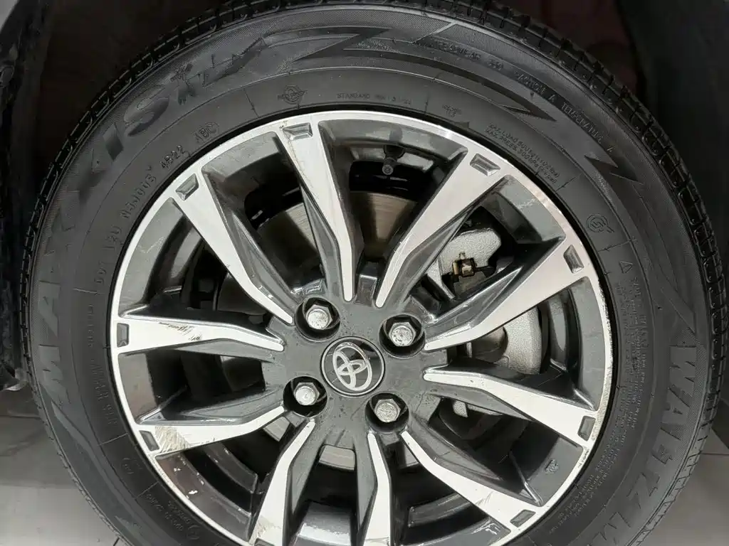 Toyota Yaris L 2023 — фото 18