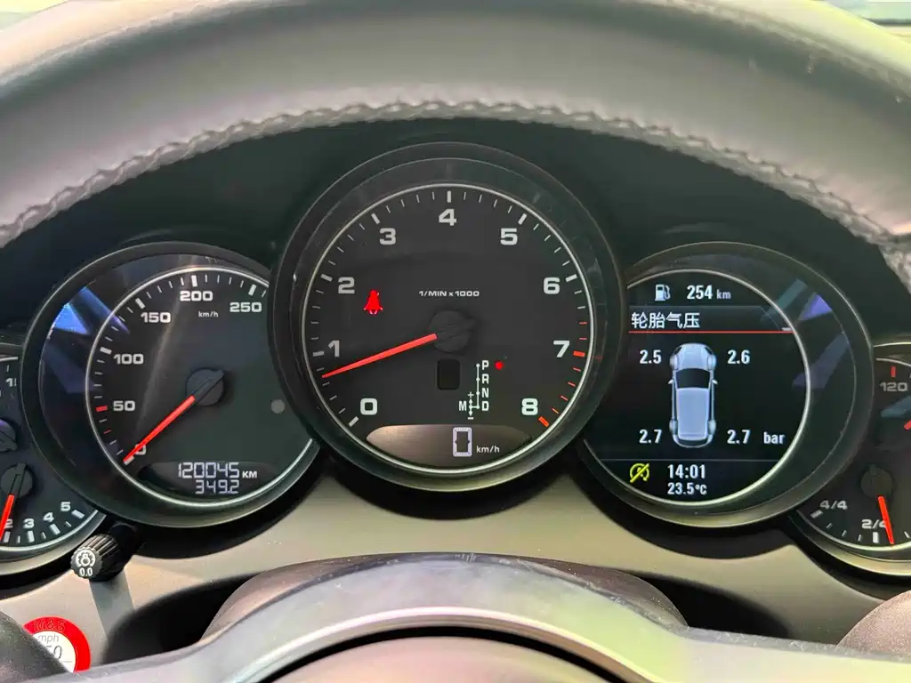 Porsche Cayenne 2015 — фото 12
