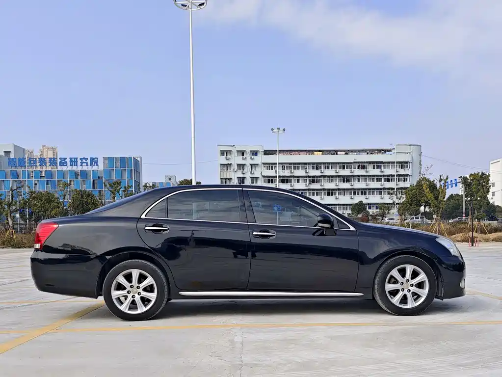 Toyota Crown 2010 — фото 6