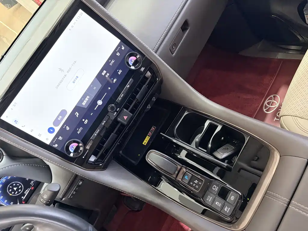 Toyota Alphard 2024 — фото 14