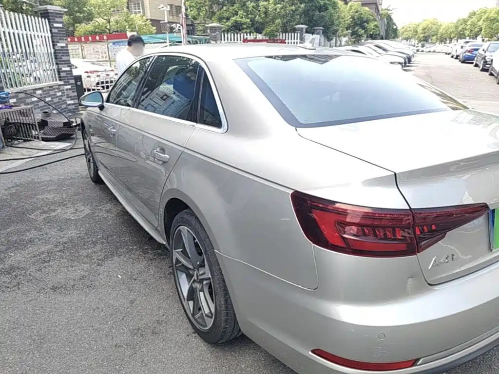 Audi A4L 2019
