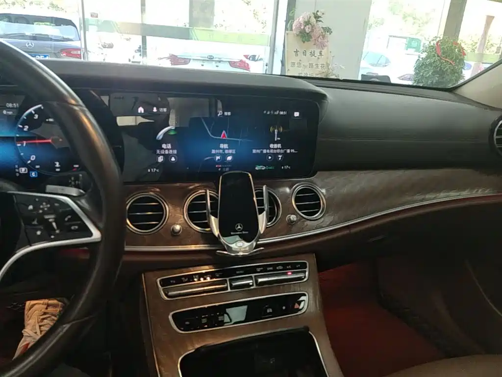 Mercedes-Benz E-Class 2021 — фото 13