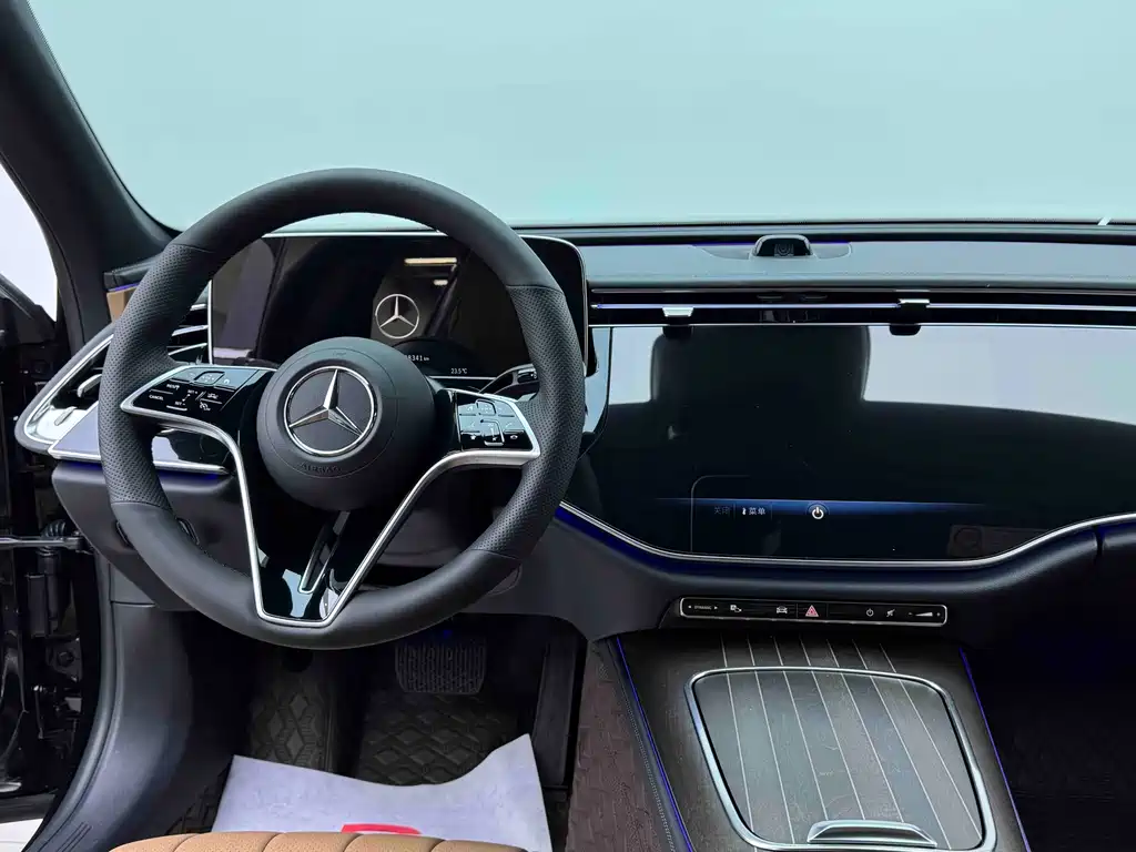 Mercedes-Benz E-Class 2024 — фото 15