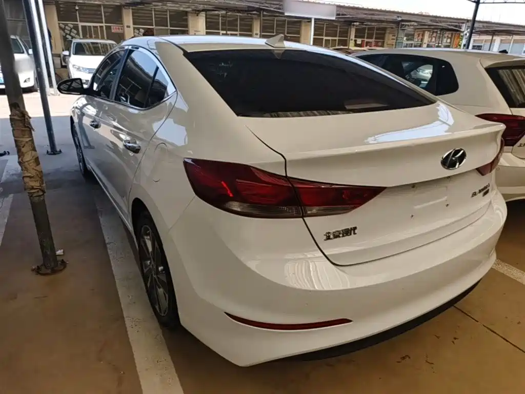 Hyundai Elantra 2017 — фото 5