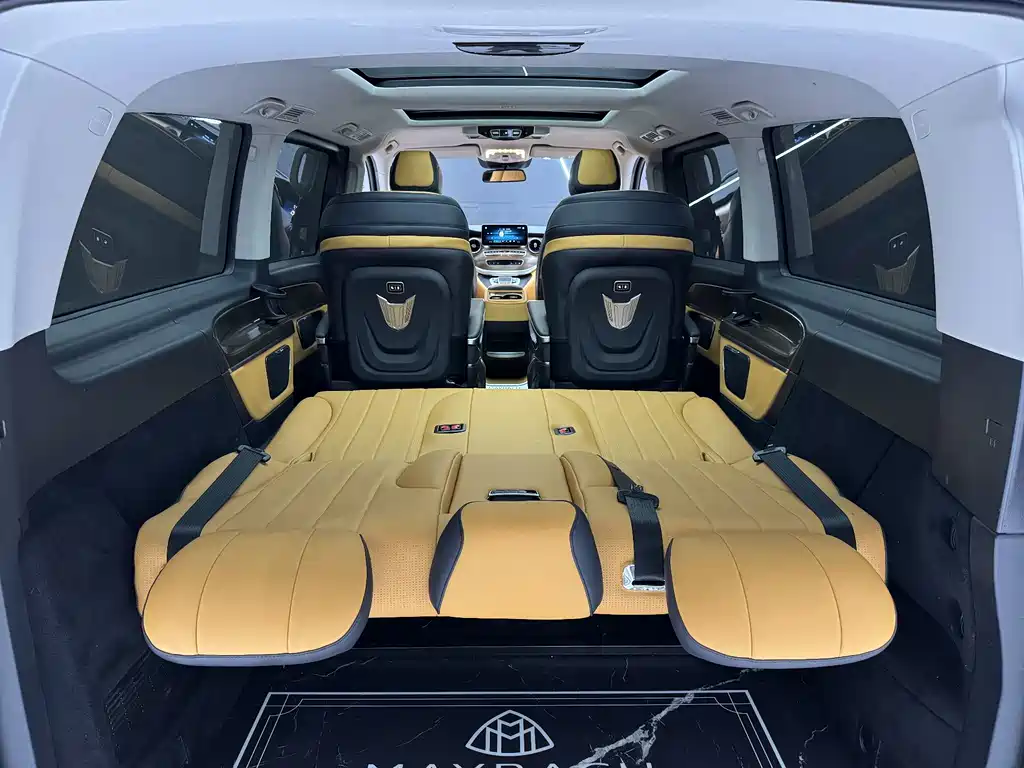 Mercedes-Benz V-Class 2021 — фото 18