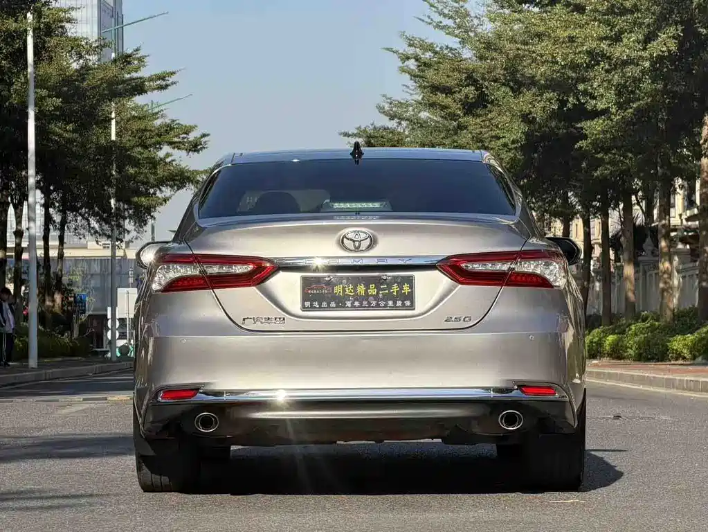 Toyota Camry 2023 — фото 5