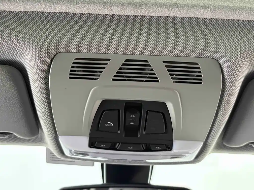 BMW 3 Series 2018 — фото 16